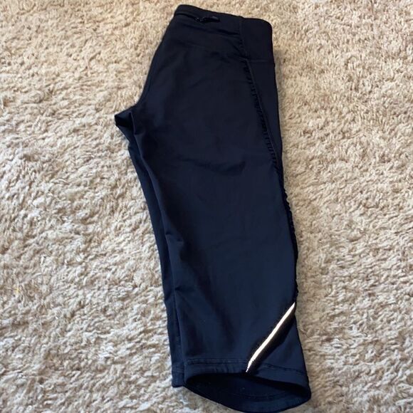 Lululemon Athletica Capris with Fringe (Size 6) - Picture 2 of 9